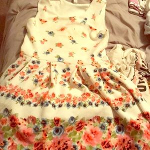 i  am selling a dress